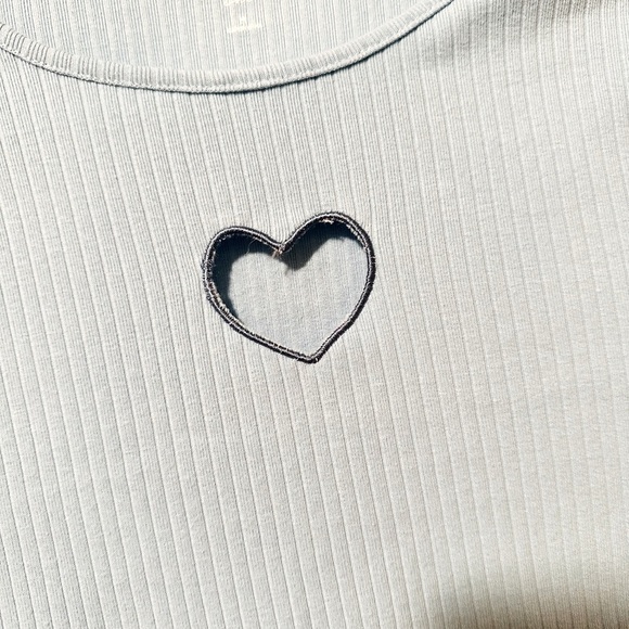 PacSun cute top in size medium. Super soft material and stretchy. Never worn! - Picture 2 of 3